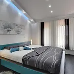 Villa In Fa Ana Near With Pool Valbandon