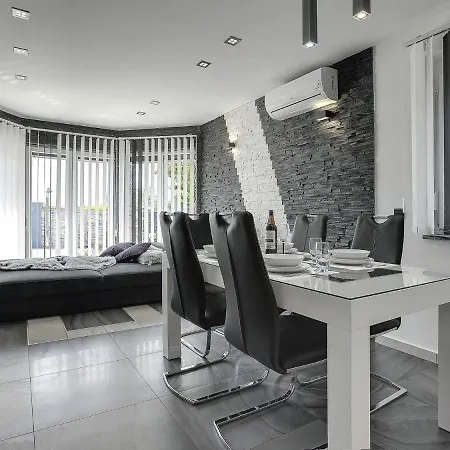 Villa In Fa Ana Near With Pool *