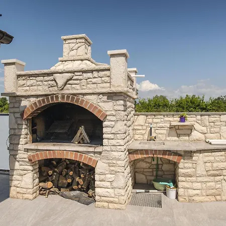 Villa In Fa Ana Near With Pool Valbandon