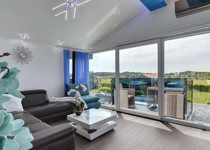 In Fa Ana Near With Pool