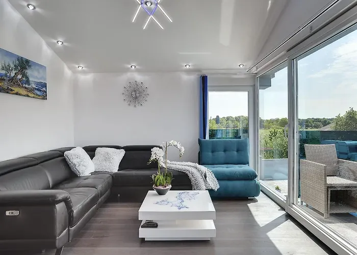 In Fa Ana Near With Pool *