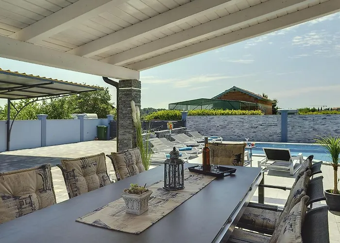 In Fa Ana Near With Pool Villa *