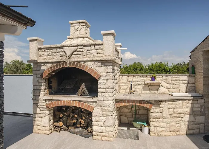 Villa In Fa Ana Near With Pool Valbandon