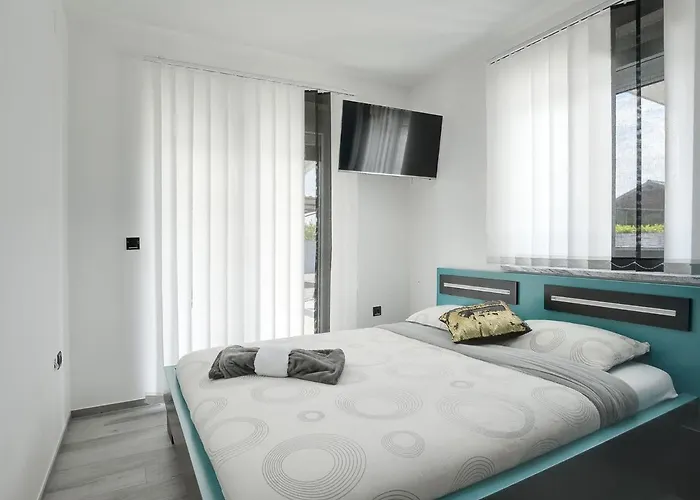 In Fa Ana Near With Pool Villa