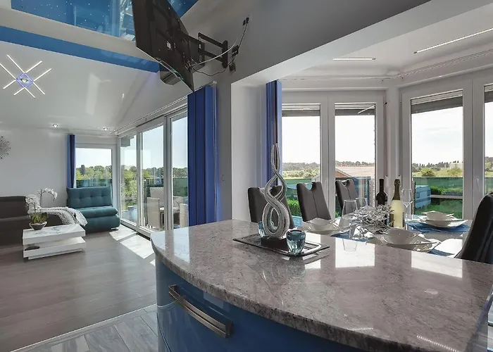 In Fa Ana Near With Pool Villa Valbandon